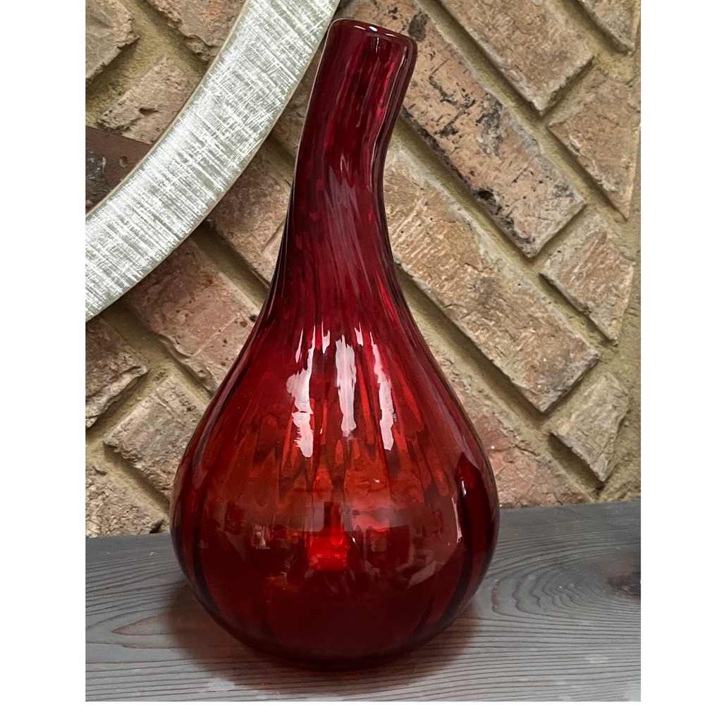 Vintage Red Hand Blown Vase Curved Neck Bulb shaped base .‎ 11" 1980's